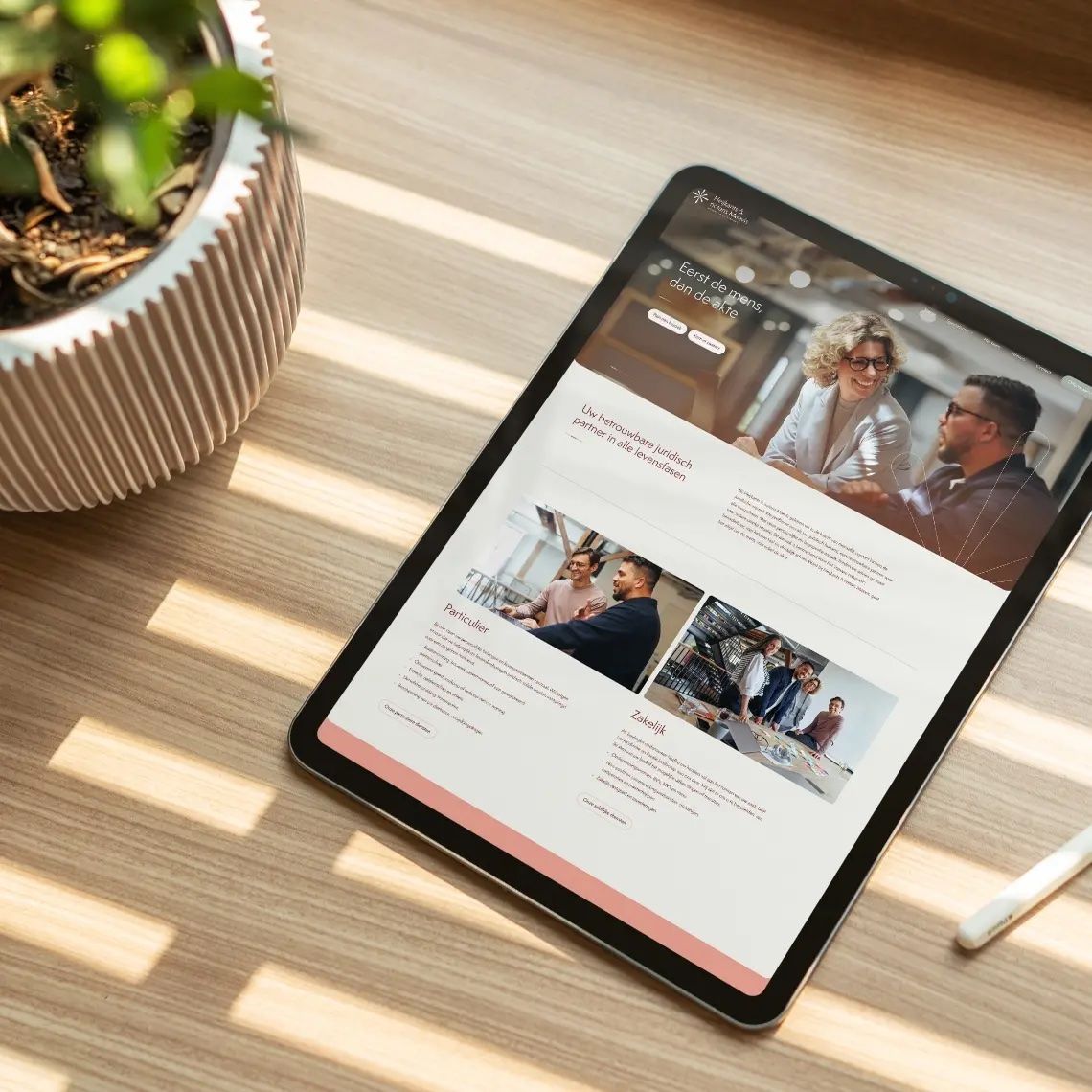 Branding, website en campagne voor Maevis notariaat
