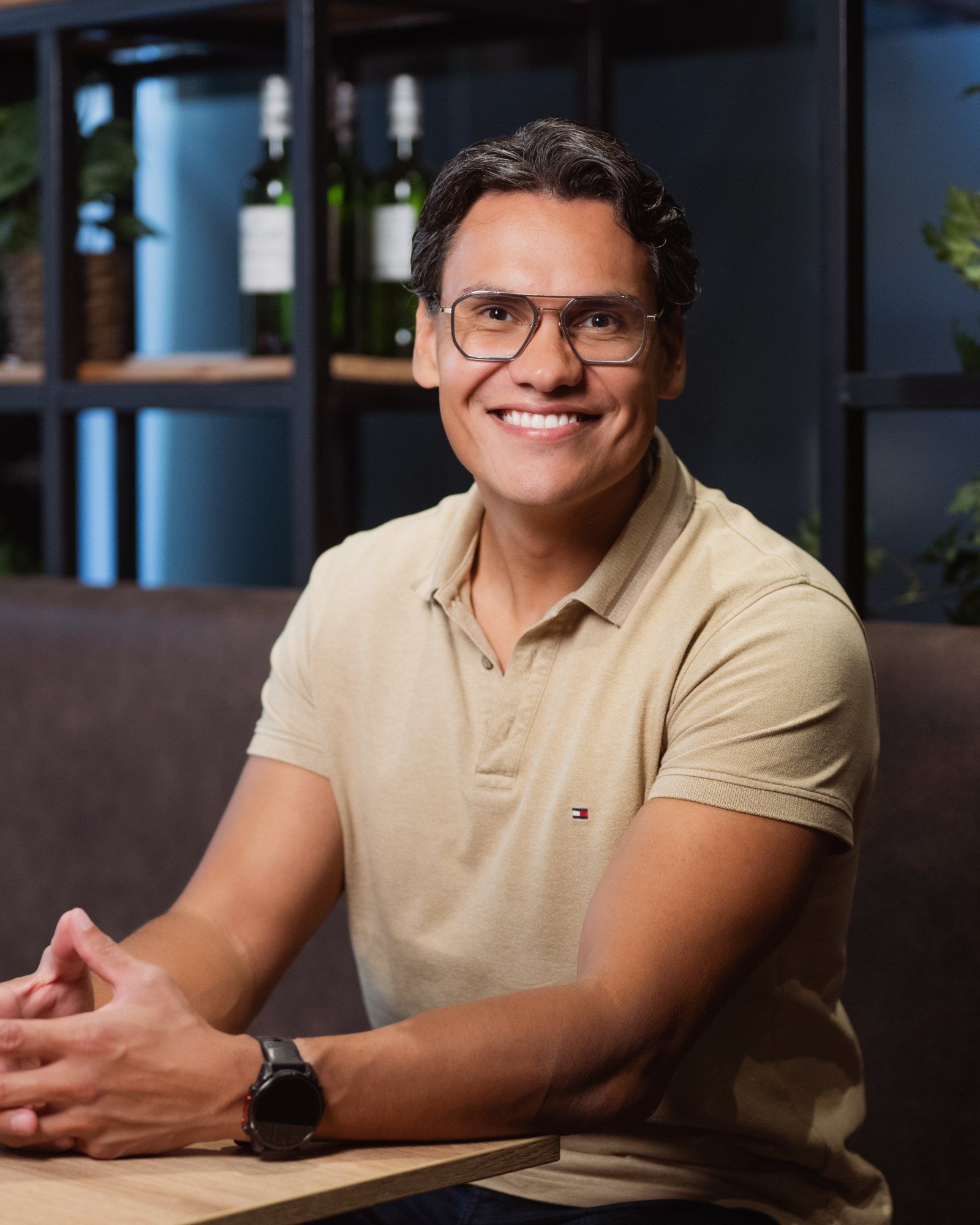 Thomas van der Kuijl aan tafel